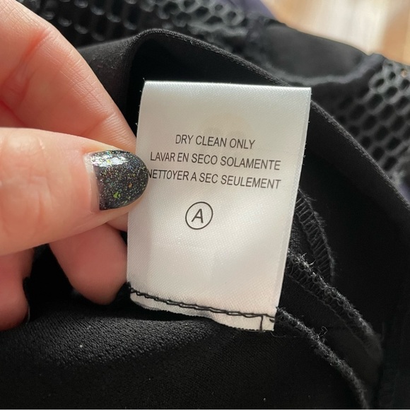 Sachin & Babi Noir Jet Black Mesh Floral Leaf Eyelet Cropped Top NWT Size Large - Picture 8 of 9